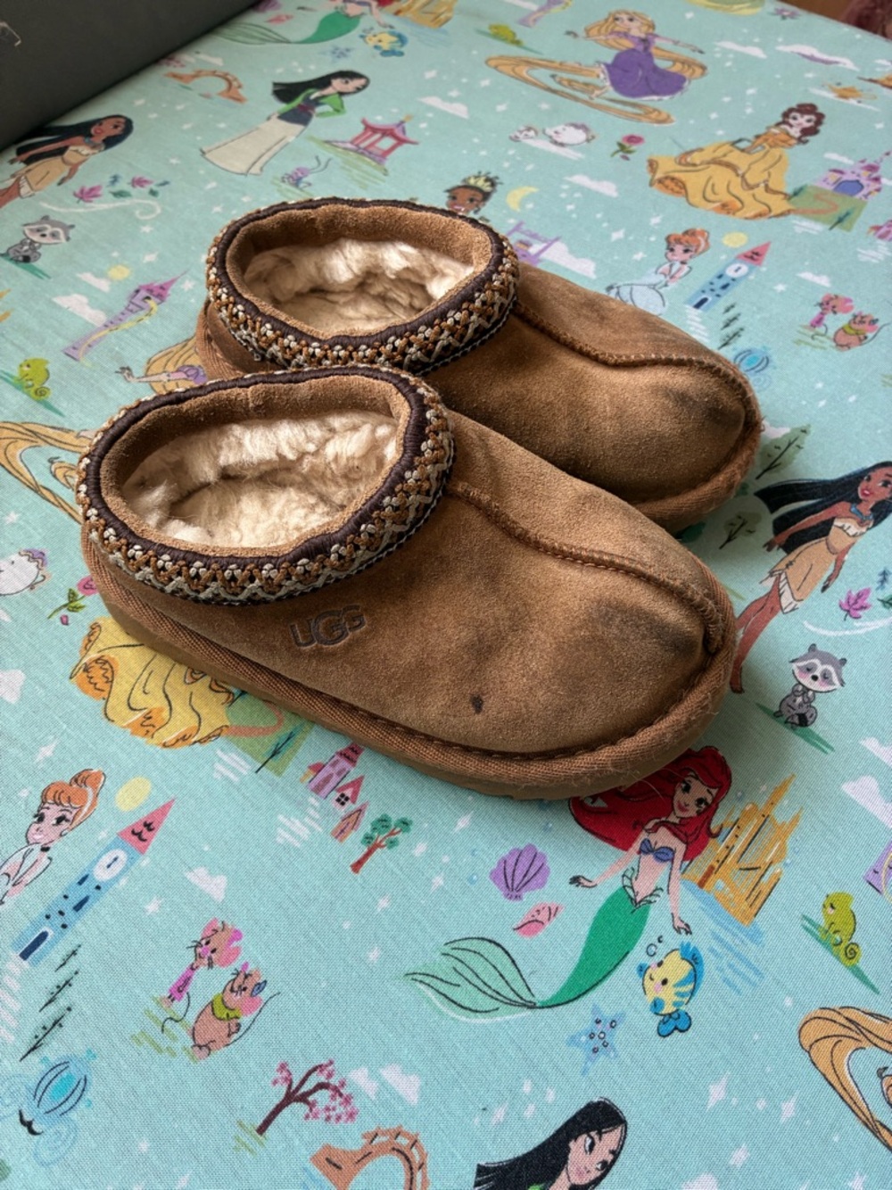 UGG Kids Chestnut Suede Shearling-Lined Slip-On Slippers